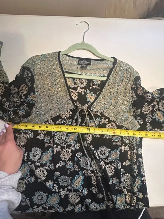 Angie Boho Floral Tunic Top V-Neck Bell Sleeve Black Blue Size Large Bohemian - Picture 10 of 10